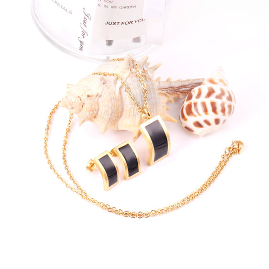 Black Shell Pendant Necklace Earring Set