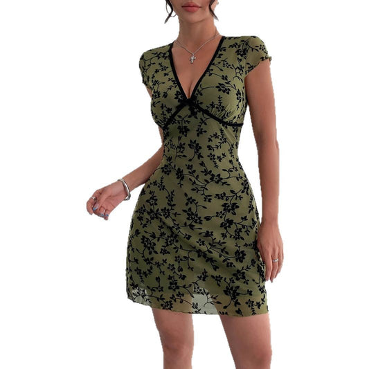 European And American Ladies Sexy Floral Embroidered V-neck Color Contrast Edge A- Line Skirt