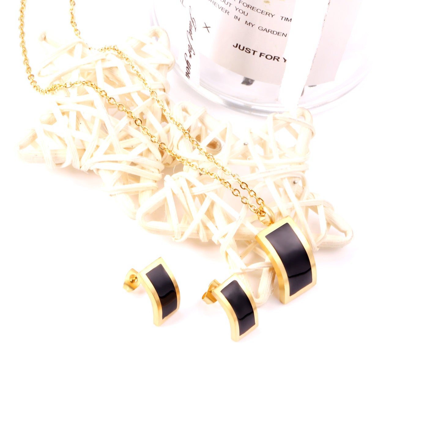 Black Shell Pendant Necklace Earring Set