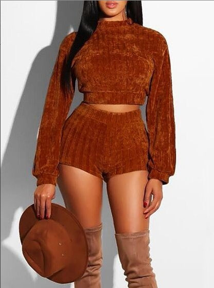 Short top and shorts suit