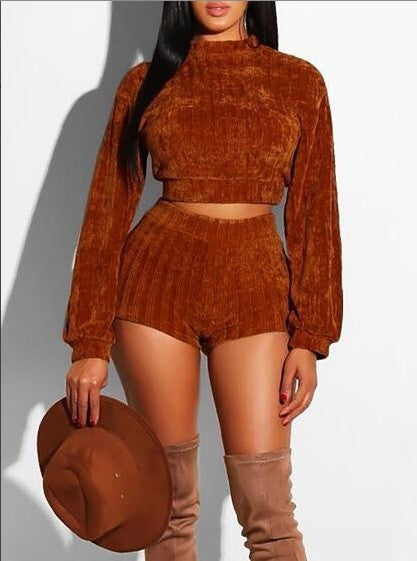 Short top and shorts suit