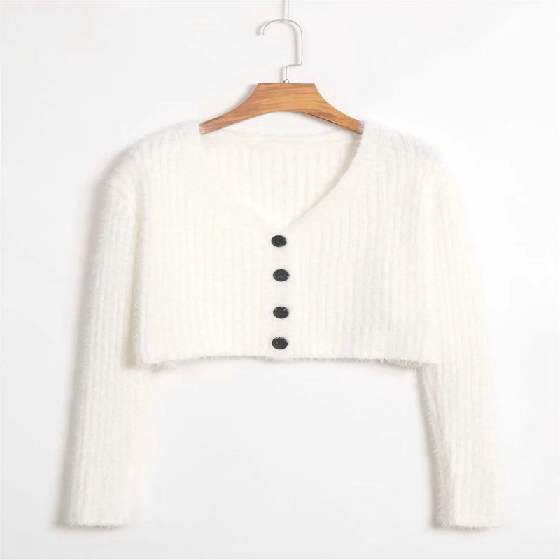 Short knit cardigan