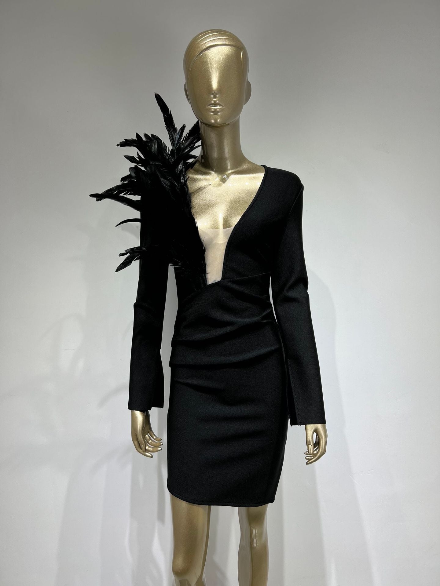 Dark Gorgeous Feather Sexy Low-cut Buttock Short Dress