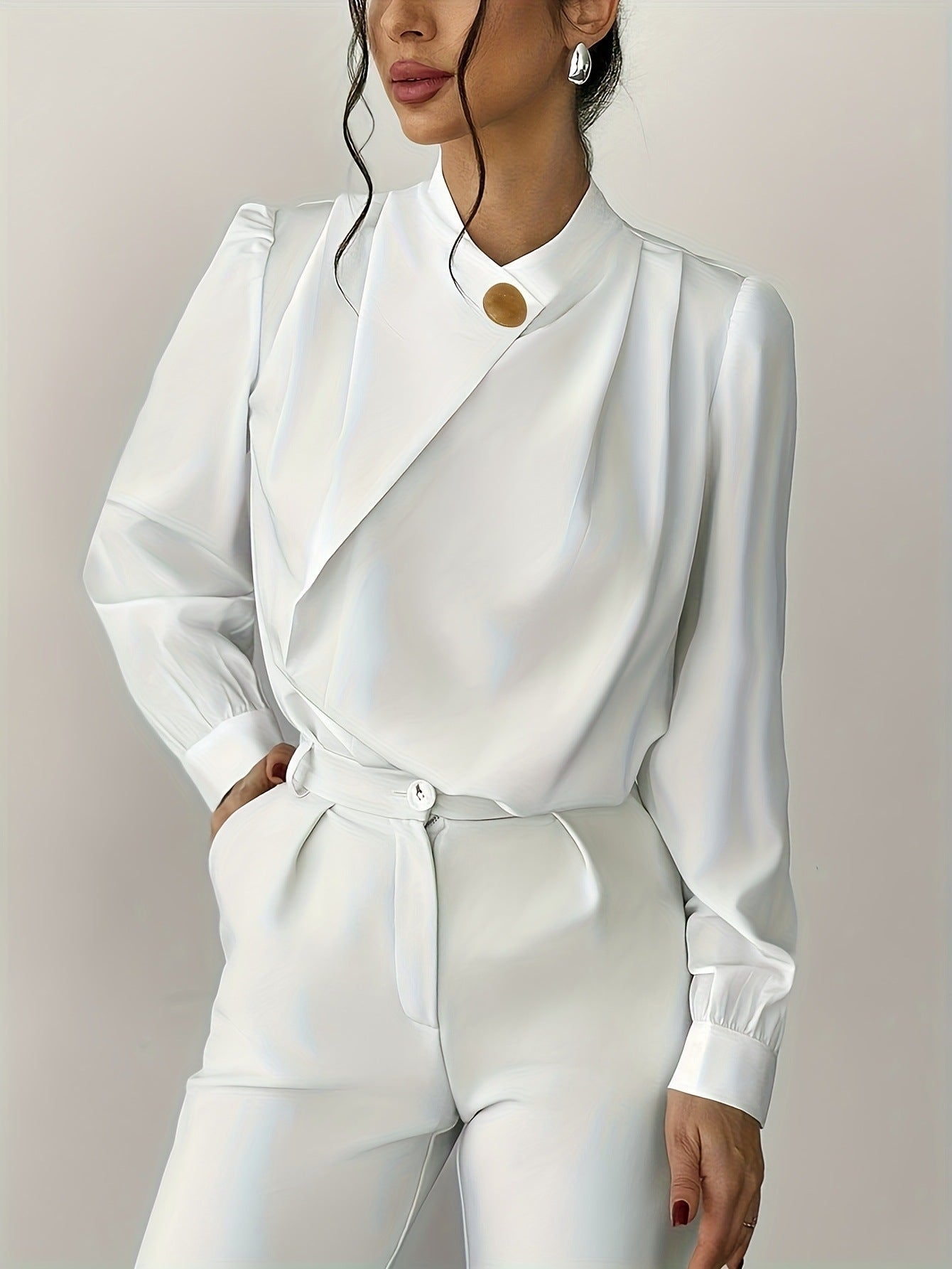 Women's Elegant And Simple Commuting Metal Buckle Long Sleeved Solid Color Design Shirt