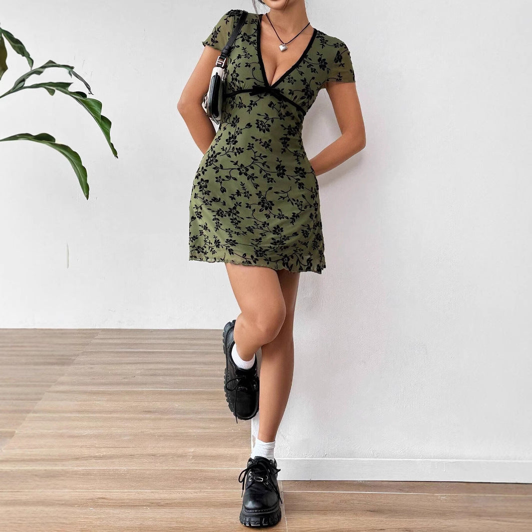 European And American Ladies Sexy Floral Embroidered V-neck Color Contrast Edge A- Line Skirt