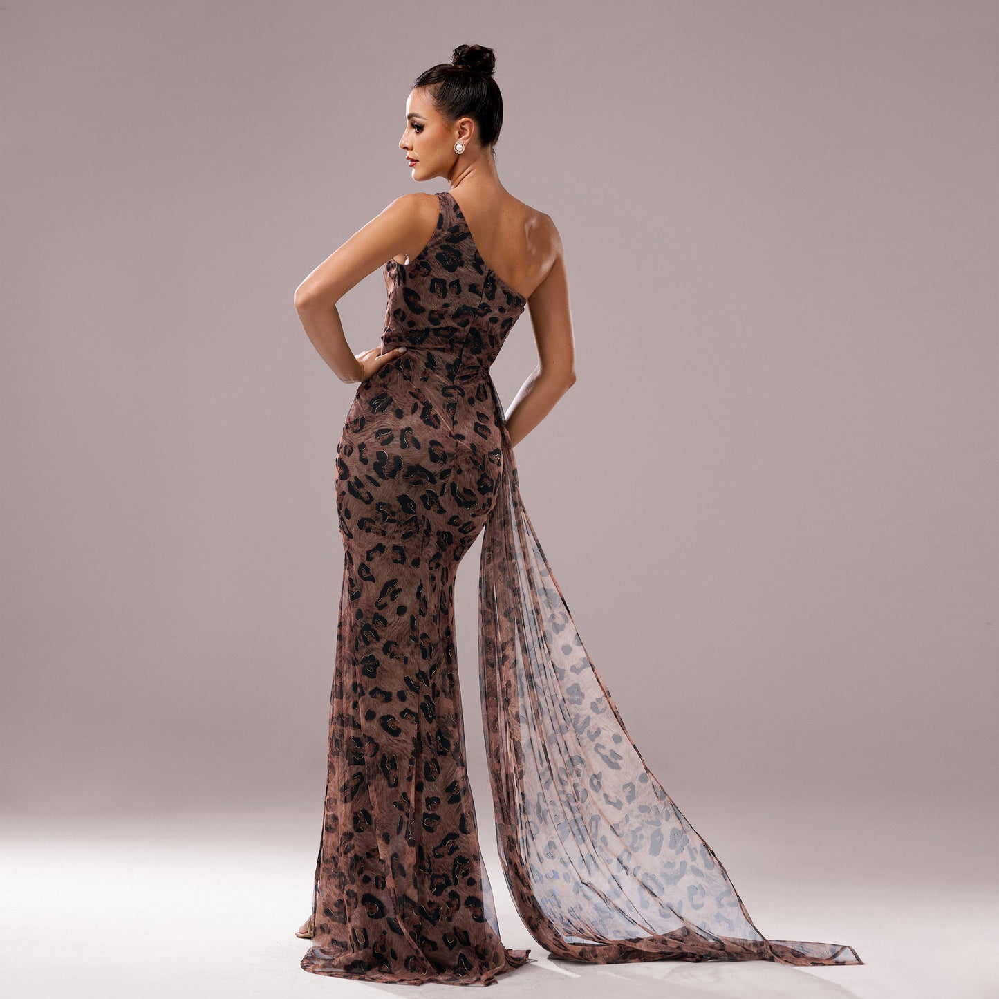 One-shoulder Diagonal Collar Leopard Sequined Evening Dress