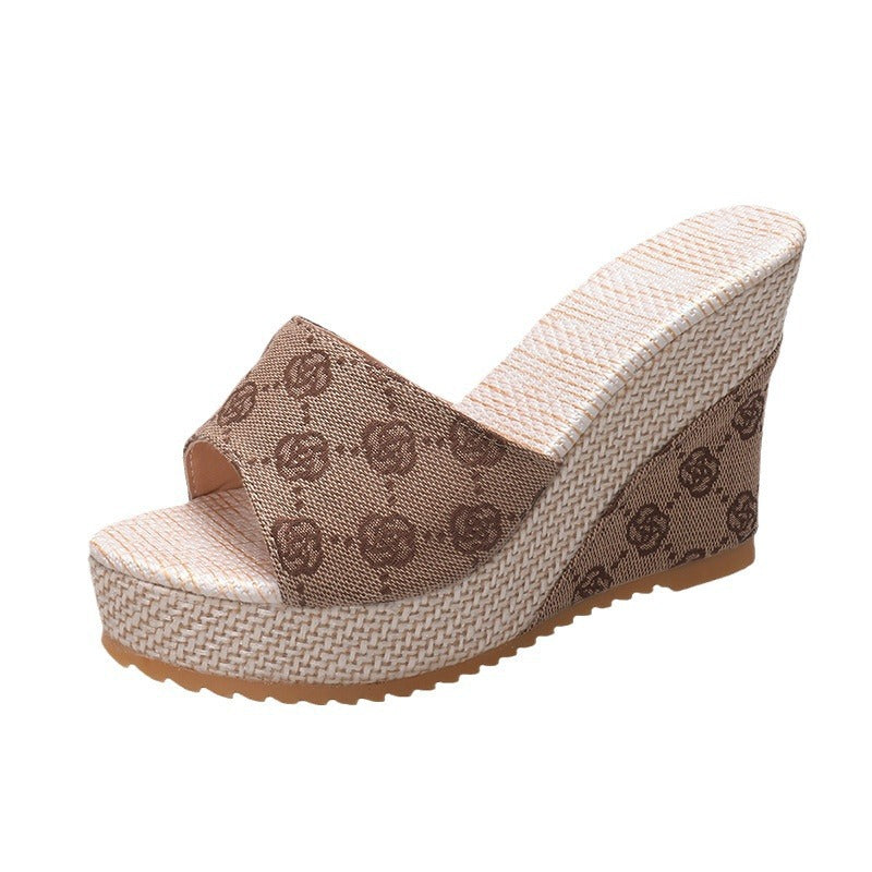 One-shaped Plum Blossom Platform Slippers